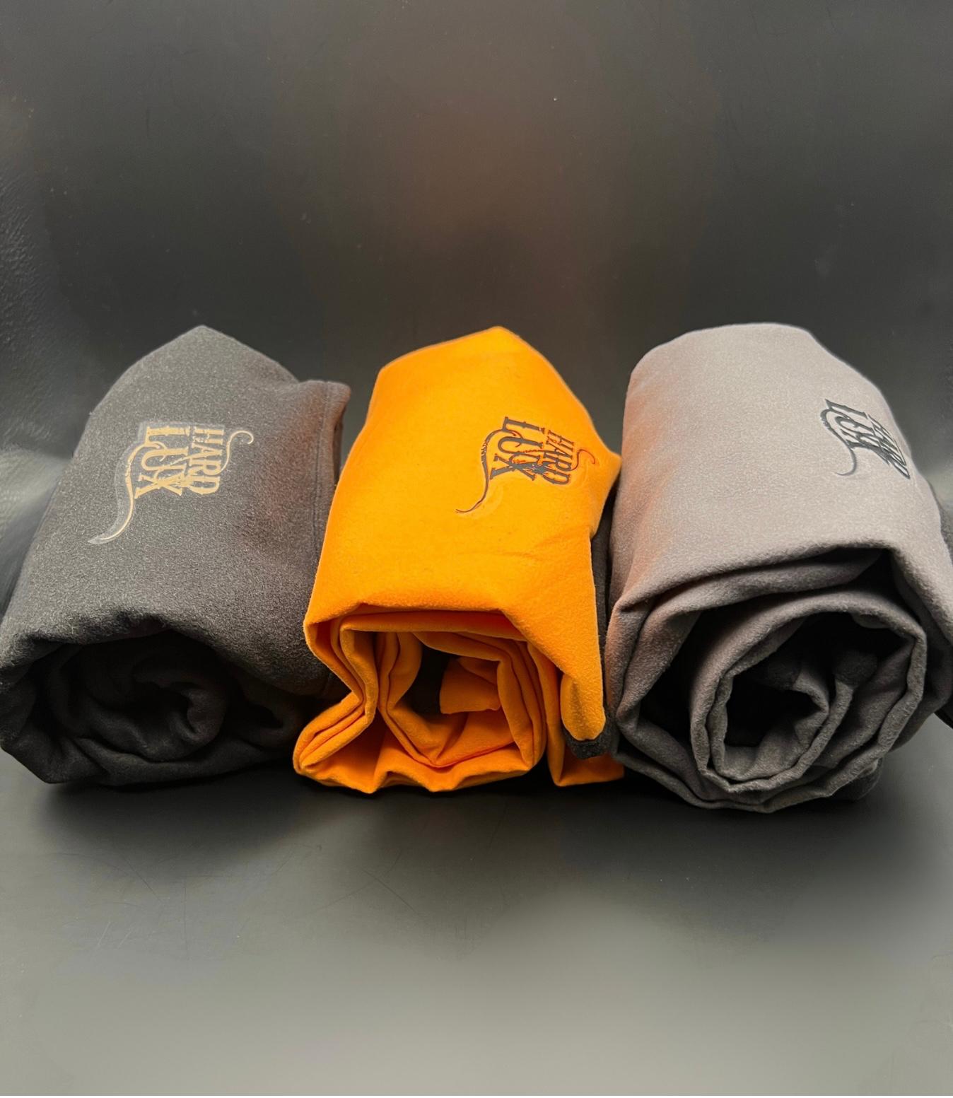 Black microfiber towel with integrated magnetic strip, 50*90, no bag included