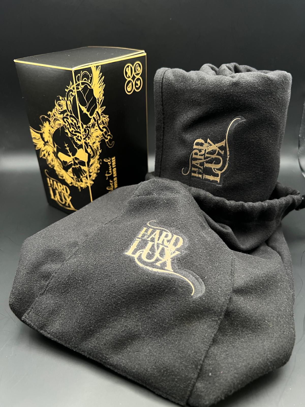 Black microfiber towel with integrated magnetic strip and carry bag, 50*90