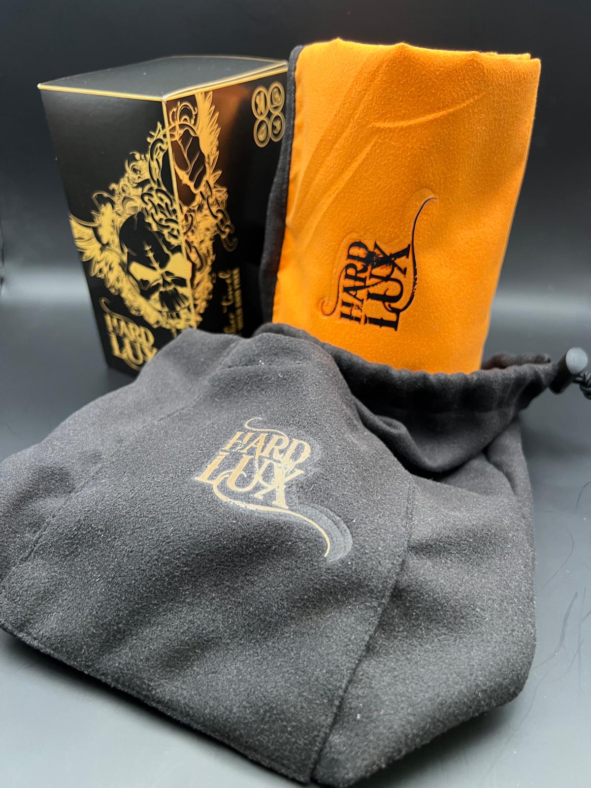 Black microfiber towel with integrated magnetic strip and carry bag, 50*90
