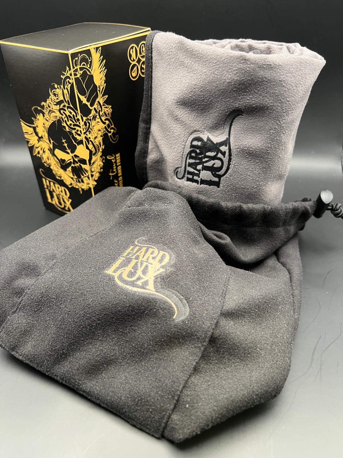 Black microfiber towel with integrated magnetic strip and carry bag, 50*90